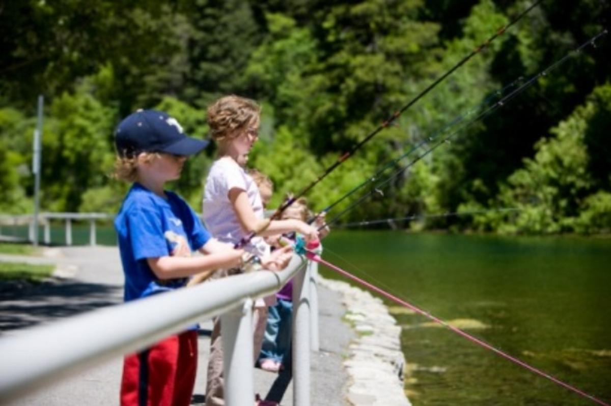 kids fishing